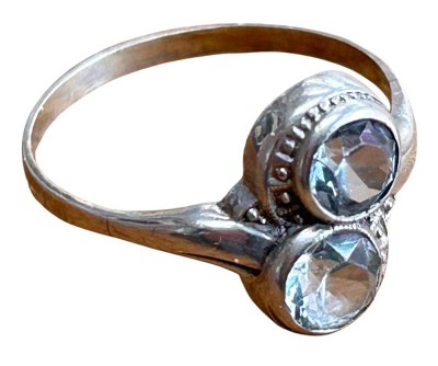 Auktion 360<br>Silberring mit 2 hellblauen Steinen, RG 63, 2,2 gr. [1]