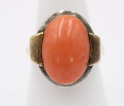 Auktion 360<br>Art-Déco Ring mit Korallen Cabochon, Silber teilw. vergoldet, 5gr., RG 50 [1]