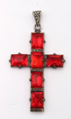 Auktion 360<br>Kreuzanhänger, älter, rote Steine, versilberte Fassung, ca. 5 x 3cm [1]