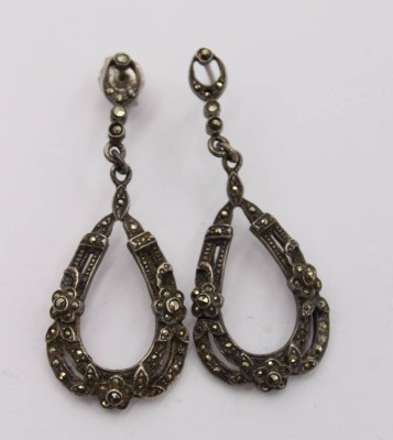 Auktion 360<br>Paar 925er Silber-Ohrhänger mit Markasiten, 1x Stecker fehlt, zus. ca. 7,2gr., L-4,5cm [1]