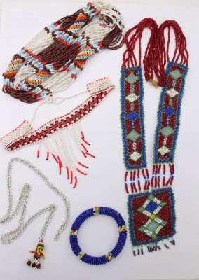Auktion 360<br>5x div. Ethno-Schmuck, Perlstickereien [1]