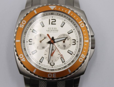 Auktion 360<br>Herren-Armbanduhr, Guess, Quarz, leichte Tragespuren, ca. D-4,3cm [1]