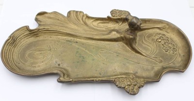 Auktion 360<br>Ablage Schale im Stil des Jugendstil, Messing, orig. Etikett, ca. H-34,5cm H-6cm B-20cm [1]