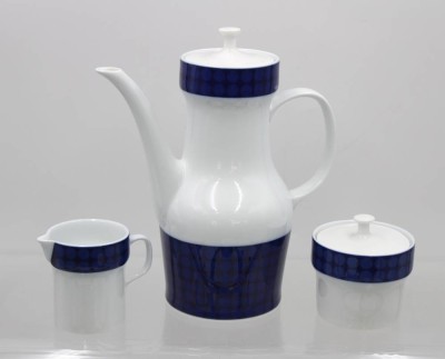 Auktion 360<br>Kaffeeservice, Melitta, 60/70er Jahre, blaues Dekor,  1x Tasse und Kuchenteller mit Chip, Kaffeekern u. 6 komplette Gedecke, eine Tasse extra, Kanne H-22cm Tassen H-7cm [1]