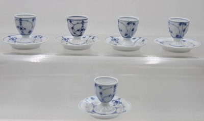 Auktion 360<br>5x Eierbecher, wohl Kalk, Strohblume, 1x min. Chips, ca. H-6,8cm [1]