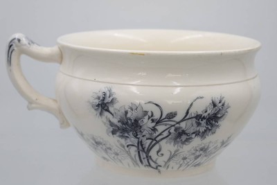 Auktion 360<br>Nachttopf, Villeroy & Boch Mettlach, Dekor ADA, ca. H-12,5cm D-20,5cm [1]