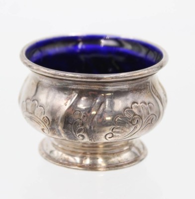 Auktion 360<br>Salzschälchen auf Stand, 830er Silber,S. Toxvard, innen blau emailliert,  ca. 29,3gr., ca. H-3,3cm D-4,5cm [1]
