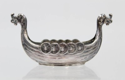 Auktion 360<br>Zierschälchen, Wikingerschiff, 925er Silber, 16,9gr., H-4,2cm B-8,4cm [1]