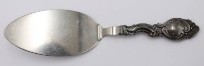 Auktion 360<br>Tortenheber, 830er Silbergriff, Dänemark 1949, L-22cm [1]