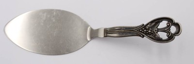 Auktion 360<br>Tortenheber, 830er Silbergriff, Dänemark 1942, L-18cm [1]