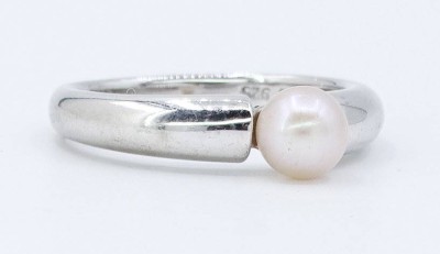 Auktion 360<br>Ring mit Perle, 925er Silber, RG 53 , 2,8 g [1]