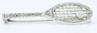 Auktion 360<br>Original Fahrner Tennisschläger Brosche mit einer Perle, 925er Silber, L- 6,0 cm, 6,0 g [1]