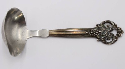 Auktion 360<br>Saucenkelle, 830er Silbergriff, Dänemark 1961, L-ca. 17,5cm [1]