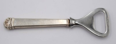 Auktion 360<br>Flaschenöffner, Silbergriff, Dänemark 1940, L-13cm, Ziermonogramm [1]