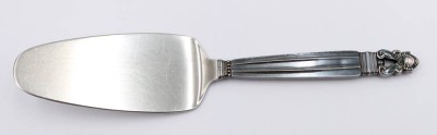 Auktion 360<br>Georg Jensen-Tortenheber, Acorn, 925er Silbergriff, L-23cm [1]