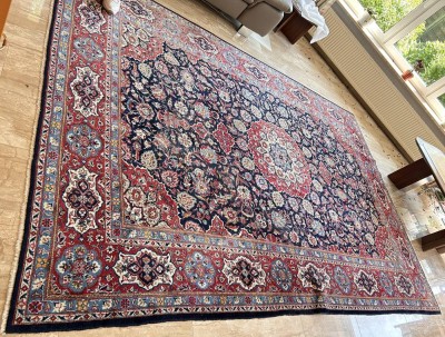 Auktion 360<br>grosser Perserteppich, 290x255 cm, Gebrauchsspuren [1]