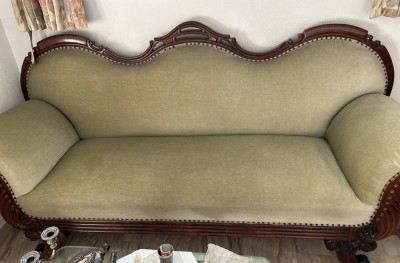 Auktion 360<br>gr. Biedermeier-Sofa, sehr gut erhalten, nur Stoff leicht fleckig, L- [1]