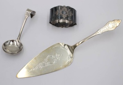 Auktion 360<br>Tortenheber, kl. Kelle u. Serviettenring, Friesenmuster, versilbert, Heber L-23,5cm [1]