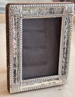 Auktion 360<br>kl. Tisch- Fotorahmen, Silber-925-, ca. 9x6,5 cm [1]