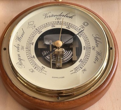 Auktion 360<br>Wandbarometer-Doppeldose, Holzrahmen, funktioniert, D-17 cm [1]