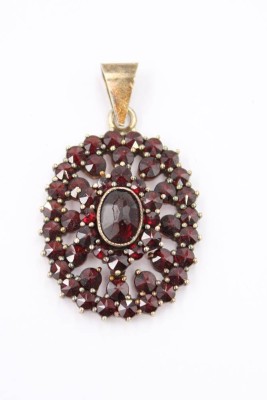 Auktion 360<br>Granat-Anhänger, ca. L-3,5cm [1]