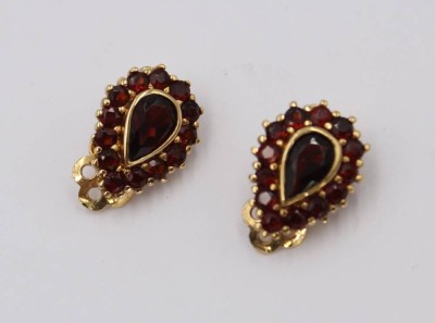 Auktion 360<br>Paar Granat Ohrclipse, 925er Silber vergoldet, zus. ca. 5,3gr., L-1,5cm [1]