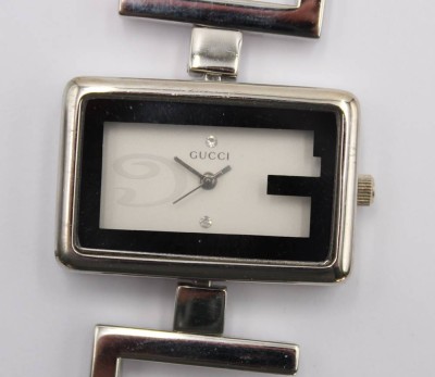 Auktion 360<br>Damen-Armbanduhr, GUCCI, Quarz, Werk nicht geprüft, ca. 2,2 x 3,2cm [1]