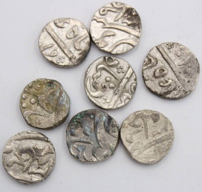 Auktion 360<br>8x wohl indische Silber-Münzen (gepr.), zus. 45gr., je ca. D-1,6cm [1]