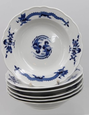Auktion 360<br>6x tiefe Teller, Meißen Schwertermarke, blauer Drache, je 4 Schleifstriche, D-24cm [1]