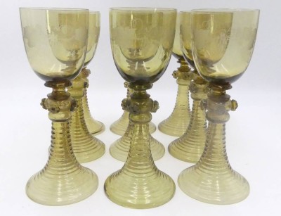 Auktion 360<br>9x hohe Weingläser mit Weinlaubschliff, H-19 cm, Theresienthal um 1900, 1x Stand mit kl. Chip [1]