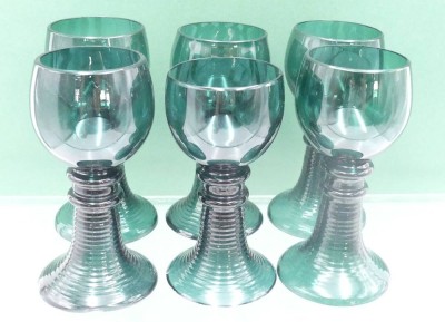 Auktion 360<br>6x grüne Weinrömer,  Theresienthal um 1900, 2x mit Chip am Stand, H-14,5 cm [1]