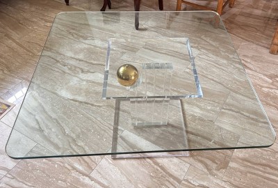 Auktion 360<br>wohl Casarte Couchtisch, Acryl Unterbau mit schwerer Glasplatte. ca. 90x90 cm, H-ca. 50 cm, nur für Selbstabholer (eilt nicht) [1]