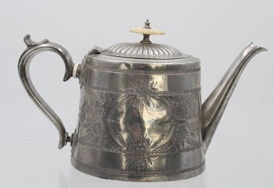 Auktion 360<br>Teekanne, J.K. & Co, um 1900, Zinn, Altersspuren, H-15,5cm [1]