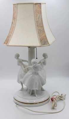 Auktion 360<br>Fraureut-Tischlampe 