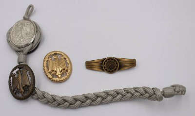 Auktion 360<br>Schützenschnurr und 2 Abzeichen Bundeswehr [1]