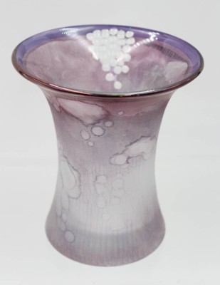 Auktion 360<br>Kunstglas-Vase, Boden gemarkt, ca. H-16cm [1]