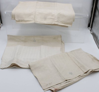Auktion 360<br>4x alte Leinentücher, Monogrammiert, ca. 100 x 40cm [1]