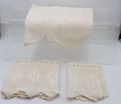 Auktion 360<br>3x div. Häkel-Gardienen, 80 x 40cm, 125 x 26cm u. 210 x 30cm [1]