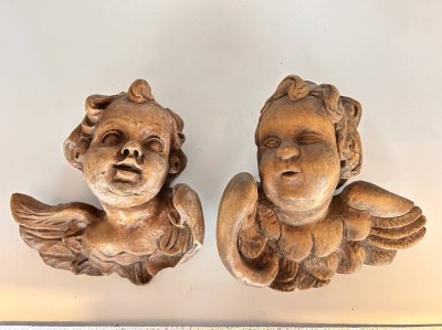 Auktion 360<br>Paar verschiedene Putti-Köpfe, Pressholz?, H-ca. 16 cm [1]