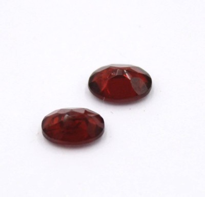 Auktion 360<br>2x kl. unbehandelte Granate, zus. ca. 2,12ct [1]