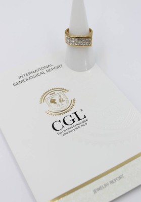 Auktion 360<br>18ct GG Ring mit zus. 2,4ct Diamanten, 8,7gr., RG 57, Zertifikat anbei [1]