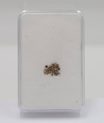 Auktion 360<br>Konvolut kl. bräunlicher Diamanten im Brilliantschliff, zus. ca. 0,36ct [1]