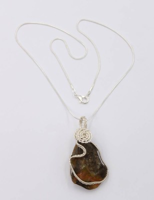 Auktion 360<br>gr. Opalanhänger, versilberte Fassung und Kette, Anh- ca. 60ct, L-46cm, Anh. 6cm [1]