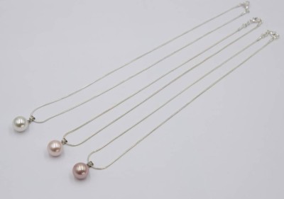 Auktion 360<br>3x Muschelkern-Perlenanhänger an versilberten Ketten [1]