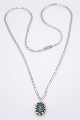 Auktion 360<br>585er WG Collier, Opaltriplette und 12 kl. Brillanten, ca. 16,7gr., L-54cm [1]