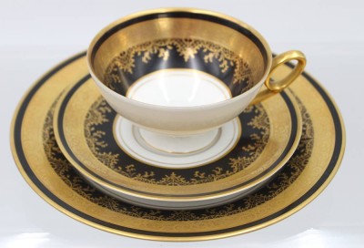 Auktion 360<br>Sammelgedeck, DW Karlsbad, Golddekor,  Tasse H-5,6cm [1]