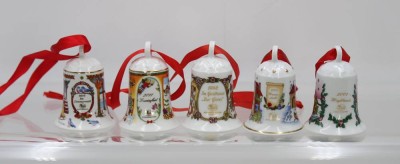 Auktion 360<br>5x Hutschenreuther-Weihnachtsglocken, 1992, 2001, 2002, 2010 u. 2011, ca. H-7,5cm [1]