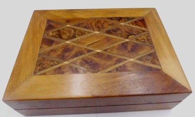 Auktion 360<br>Holz-Zigarrenkasten mit intarsierten Deckel, guter Zustand, H-6 cm, 18x13 cm [1]
