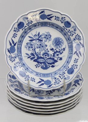 Auktion 360<br>7 Kuchenteller, Hutschenreuther, Zwiebelmuster, D-19cm [1]
