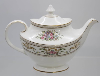 Auktion 360<br>Teekanne, Royal Doulton, florales Dekor, ca. H-18cm [1]